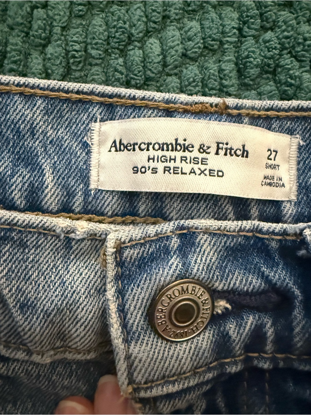 Abercrombie & Fitch 90s Relaxed High-Rise Jeans in Medium Blue Wash